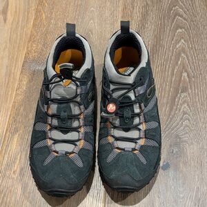 Merrell women’s Black, grey and Orange chameleon, arc stretch shoes. 9.5